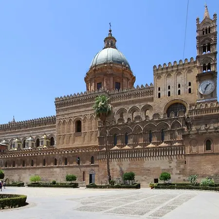 Lejlighed Broken Column