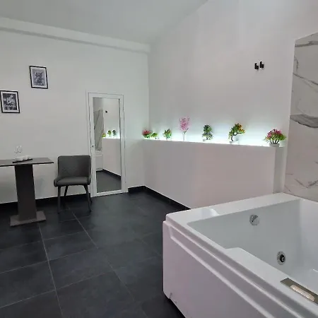 Broken Column Lejlighed *