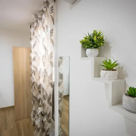 Broken Column Appartamento Palermo